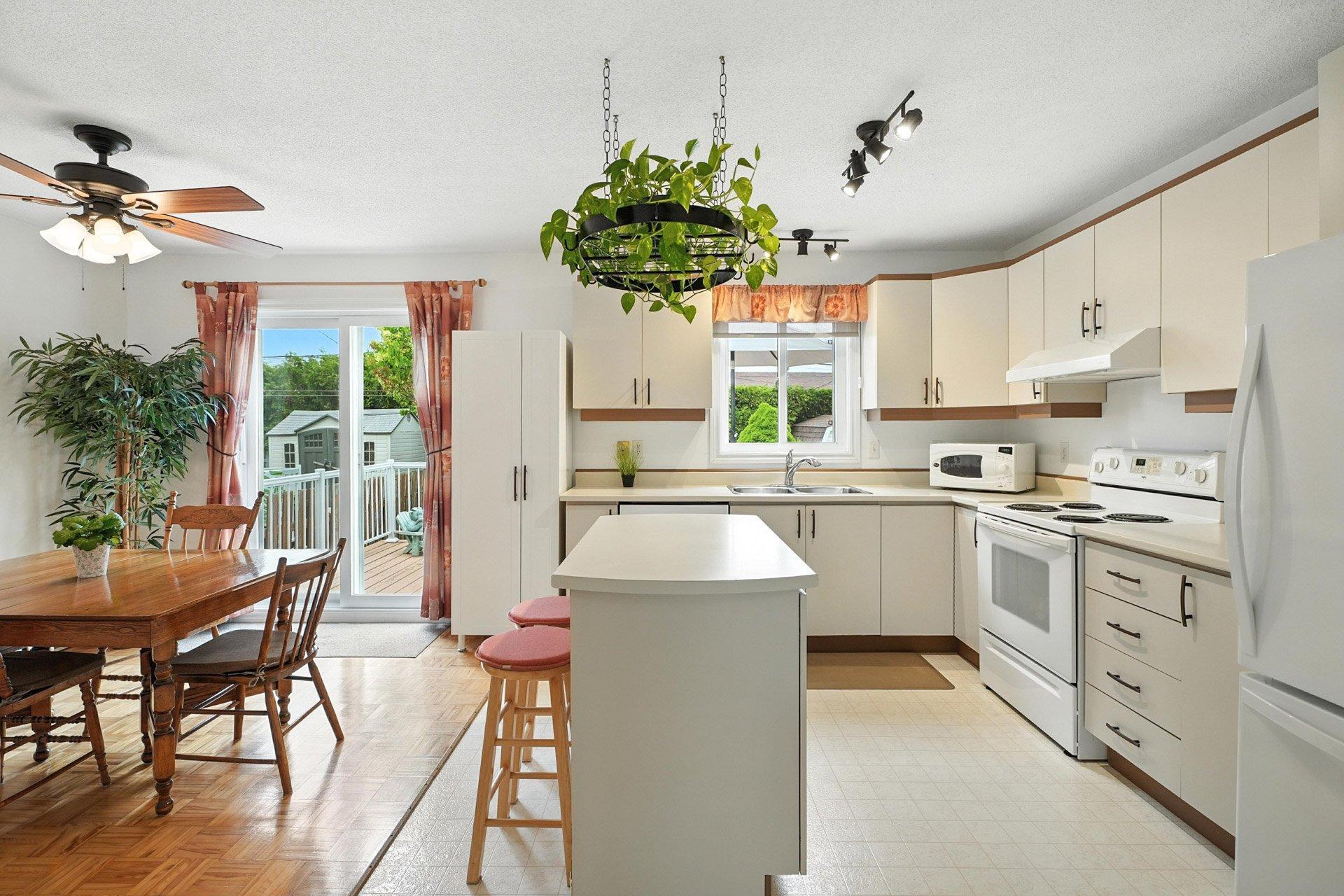 









251


Rue A.-Primeau

,
Gatineau (Gatineau),




QC
J8R2H4

