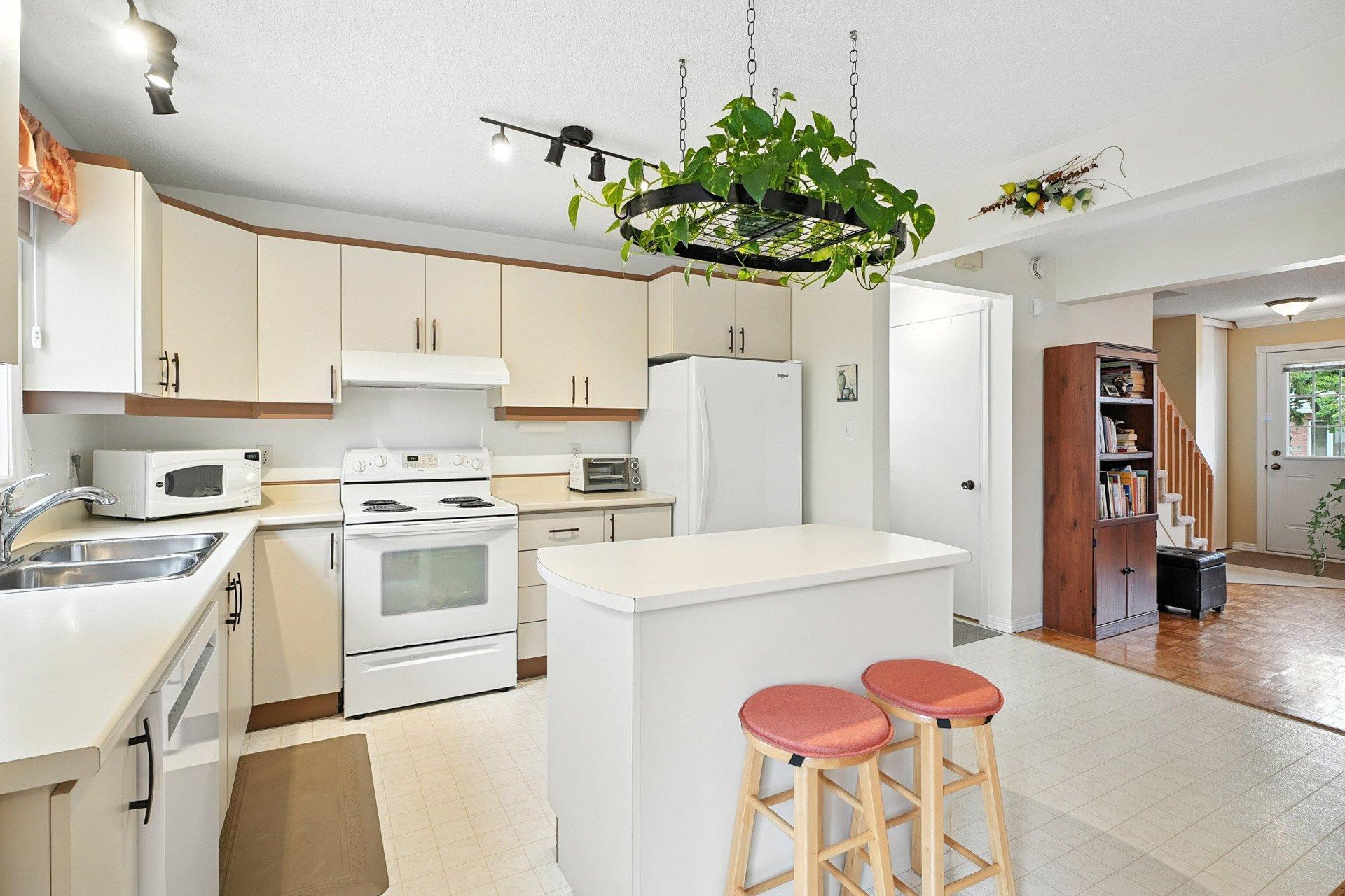 









251


Rue A.-Primeau

,
Gatineau (Gatineau),




QC
J8R2H4

