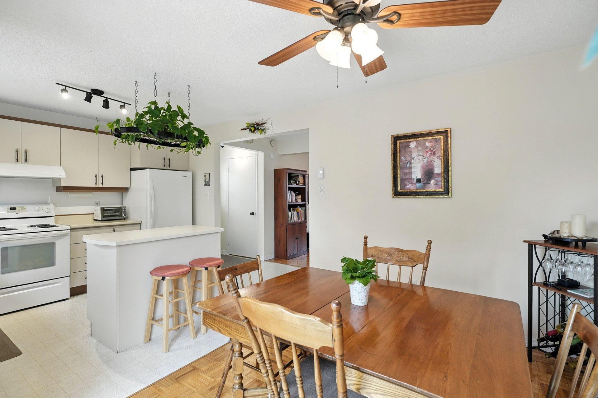 









251


Rue A.-Primeau

,
Gatineau (Gatineau),




QC
J8R2H4

