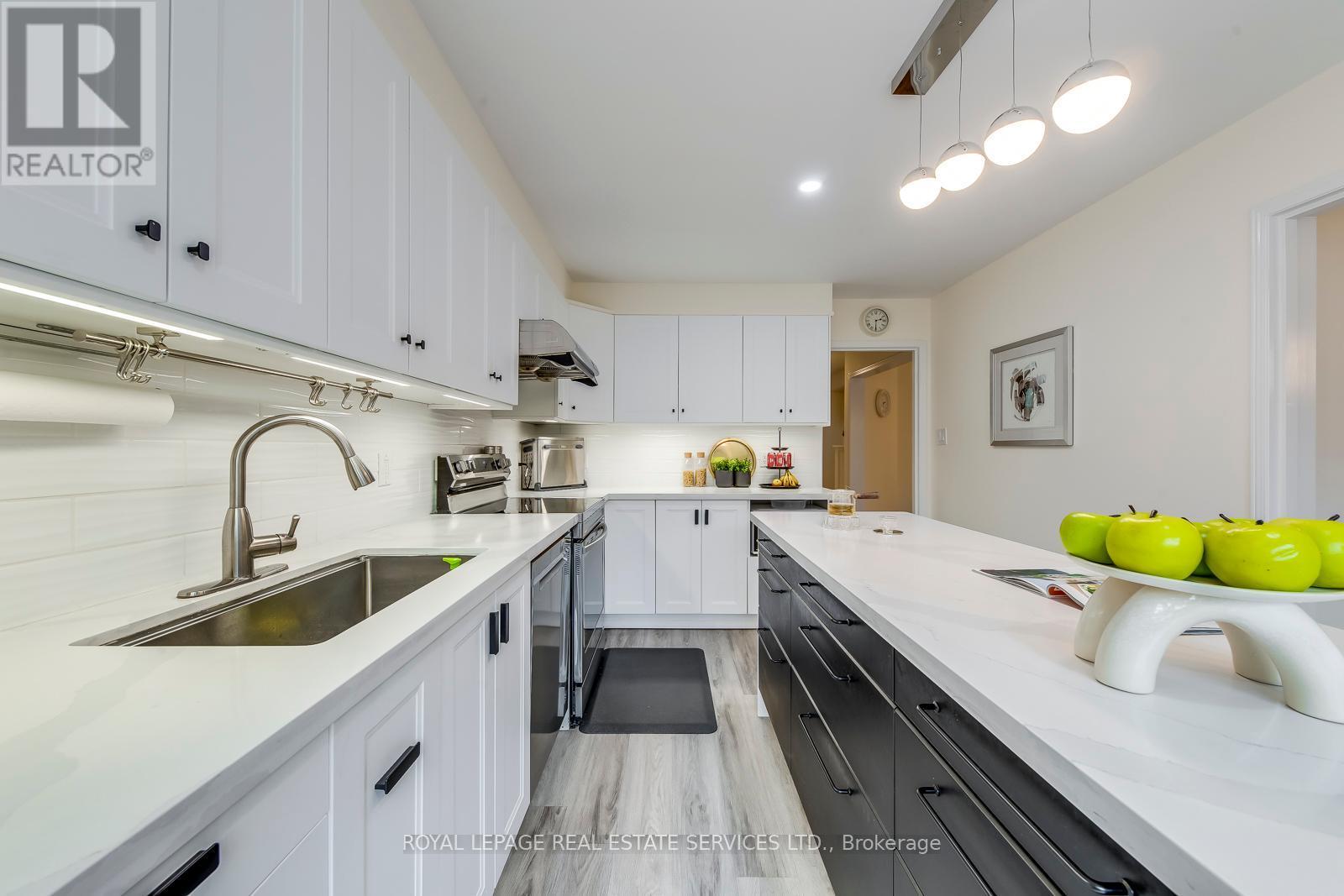 












1069 WINDSOR HILL BOULEVARD

,
Mississauga,




Ontario
L5V1P4

