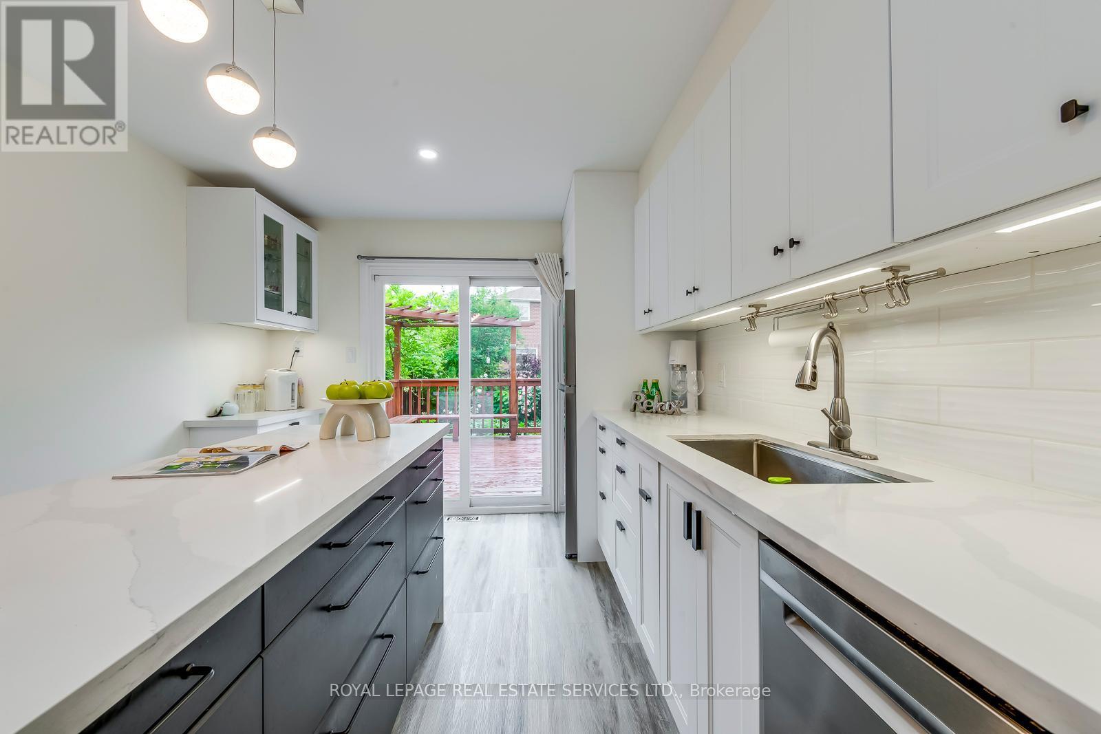 












1069 WINDSOR HILL BOULEVARD

,
Mississauga,




Ontario
L5V1P4

