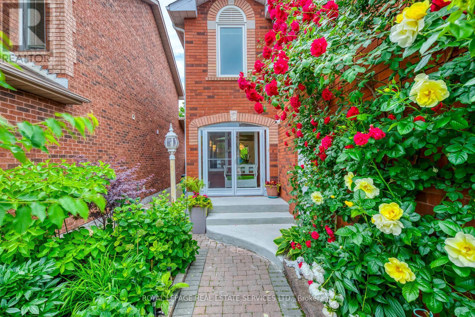 












1069 WINDSOR HILL BOULEVARD

,
Mississauga,




Ontario
L5V1P4

