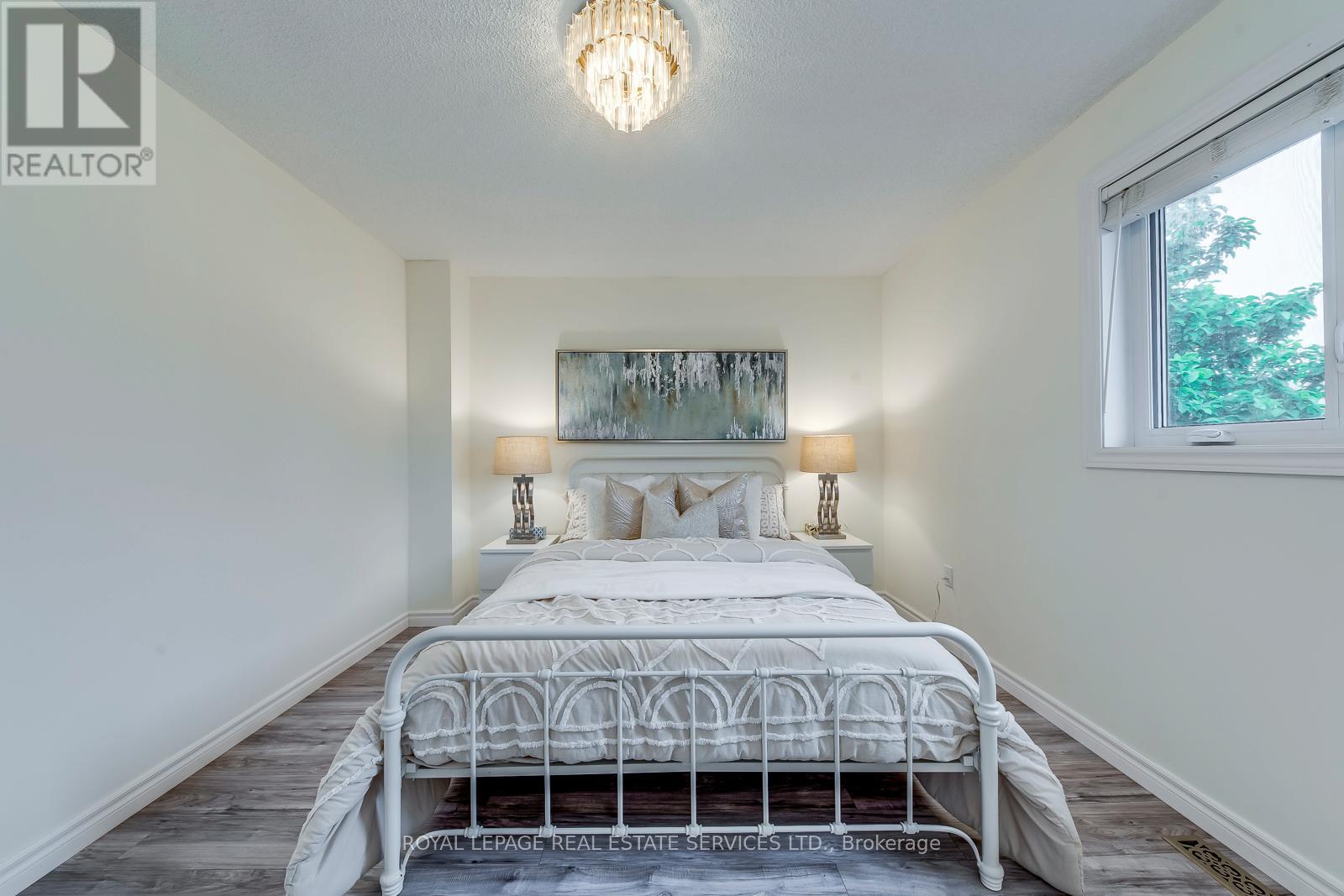 












1069 WINDSOR HILL BOULEVARD

,
Mississauga,




Ontario
L5V1P4

