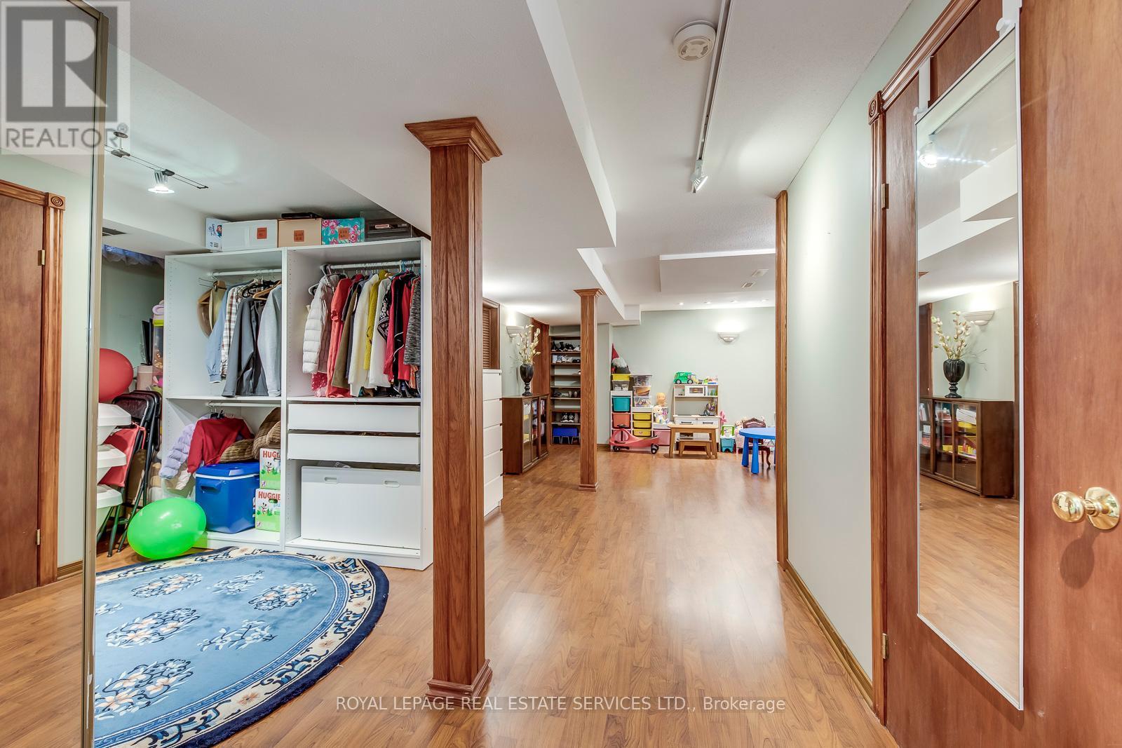 












1069 WINDSOR HILL BOULEVARD

,
Mississauga,




Ontario
L5V1P4

