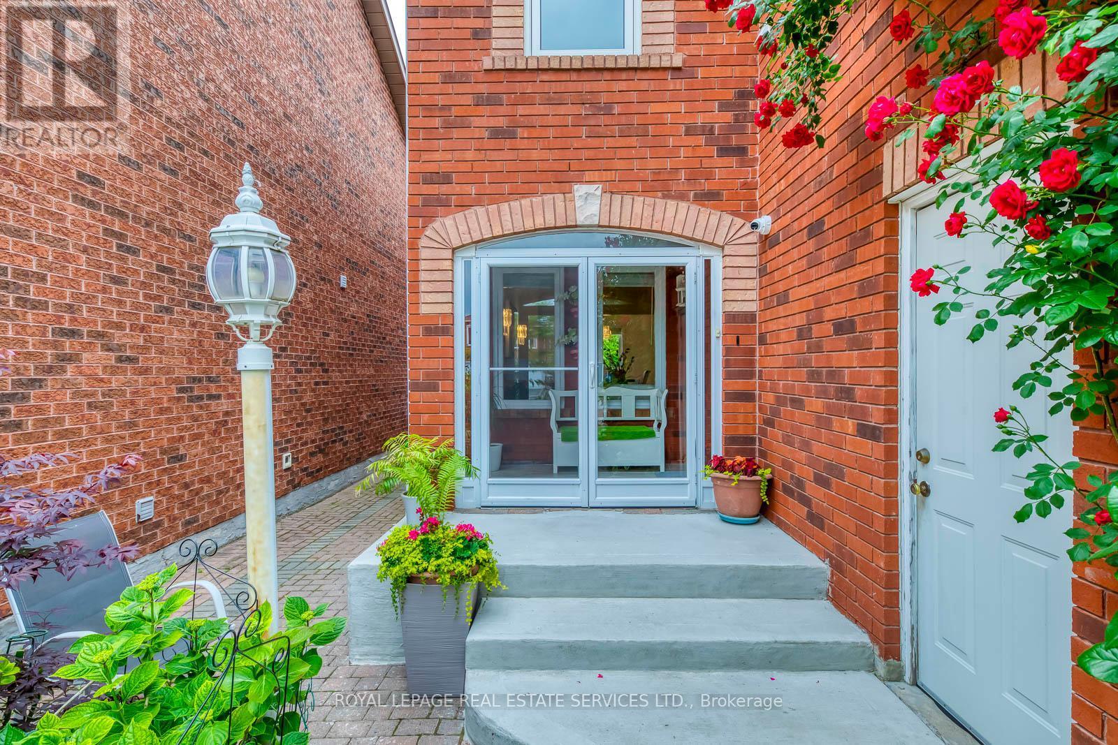 












1069 WINDSOR HILL BOULEVARD

,
Mississauga,




Ontario
L5V1P4

