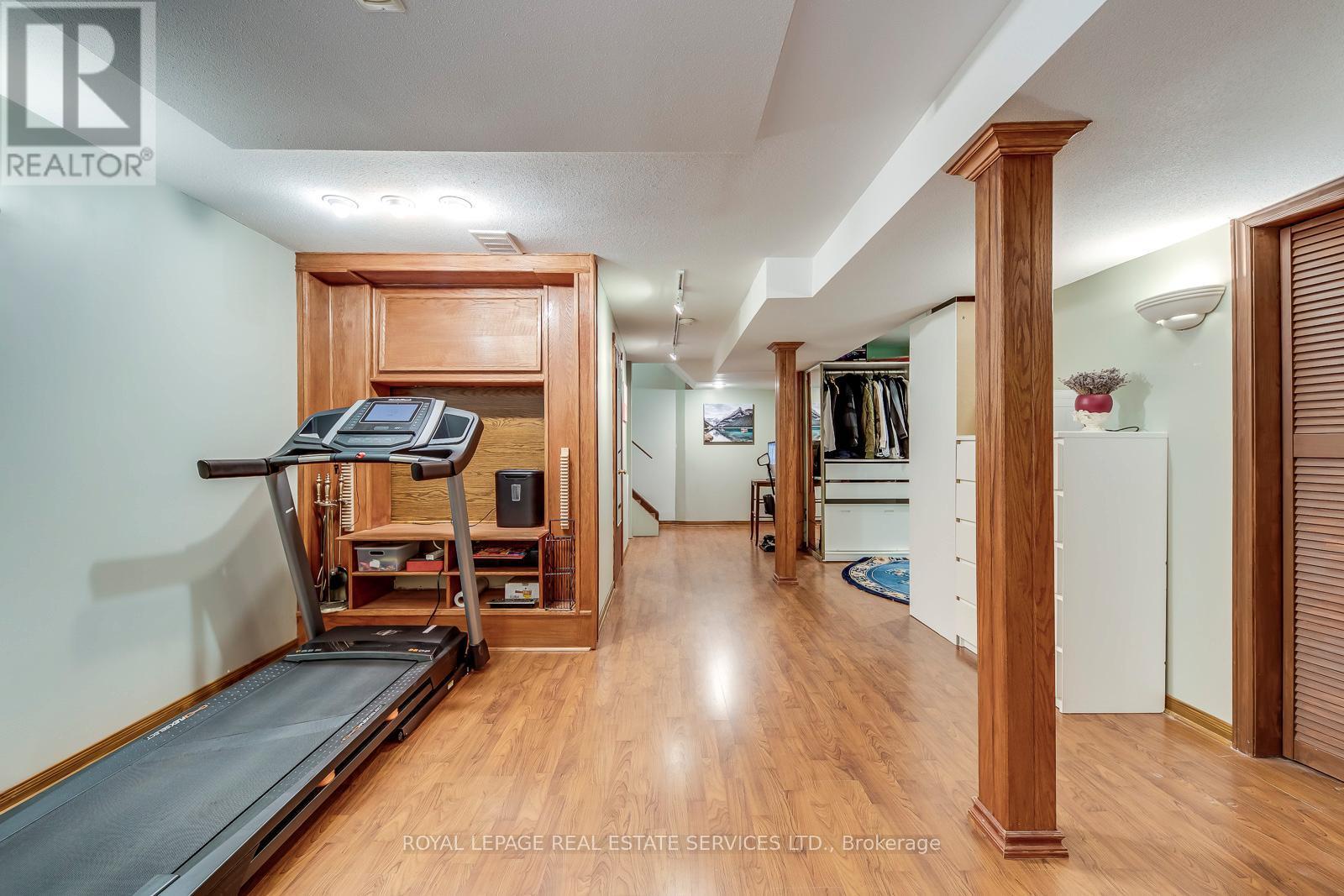












1069 WINDSOR HILL BOULEVARD

,
Mississauga,




Ontario
L5V1P4


