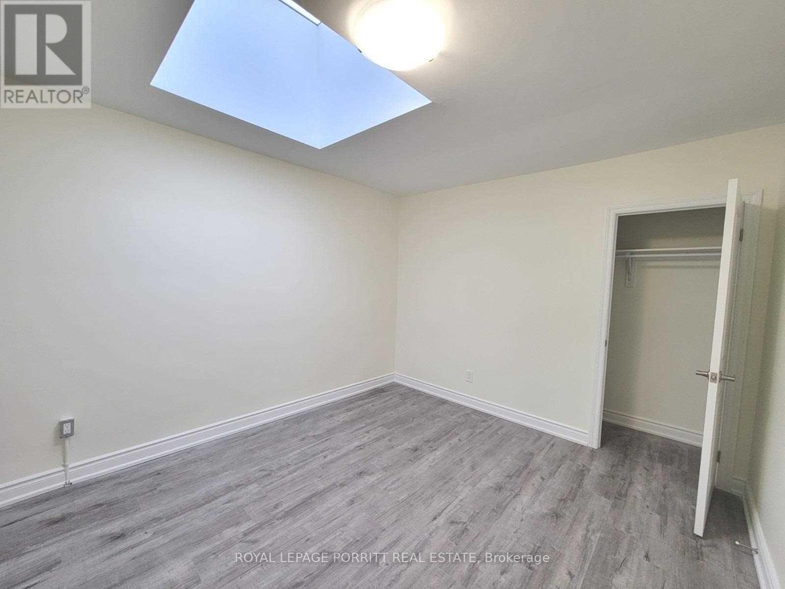 












2 - 3523 LAKE SHORE BOULEVARD W

,
Toronto,




Ontario
M8W1N5

