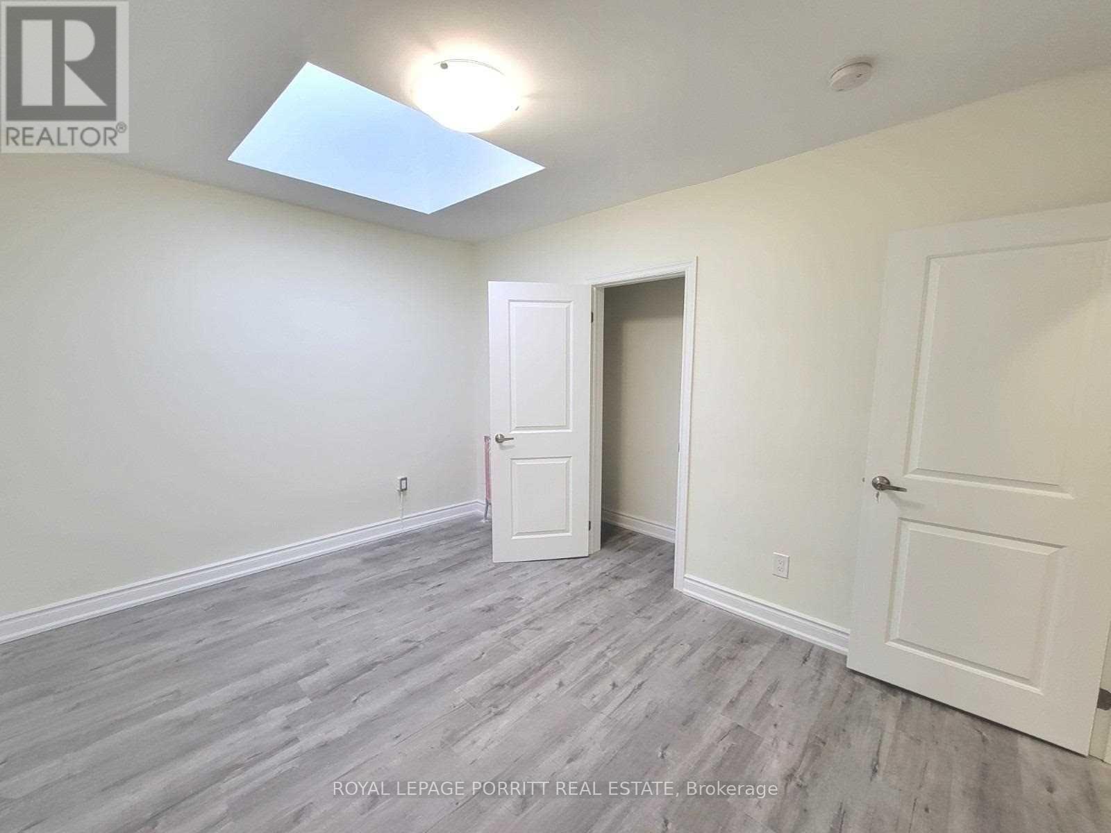 












2 - 3523 LAKE SHORE BOULEVARD W

,
Toronto,




Ontario
M8W1N5

