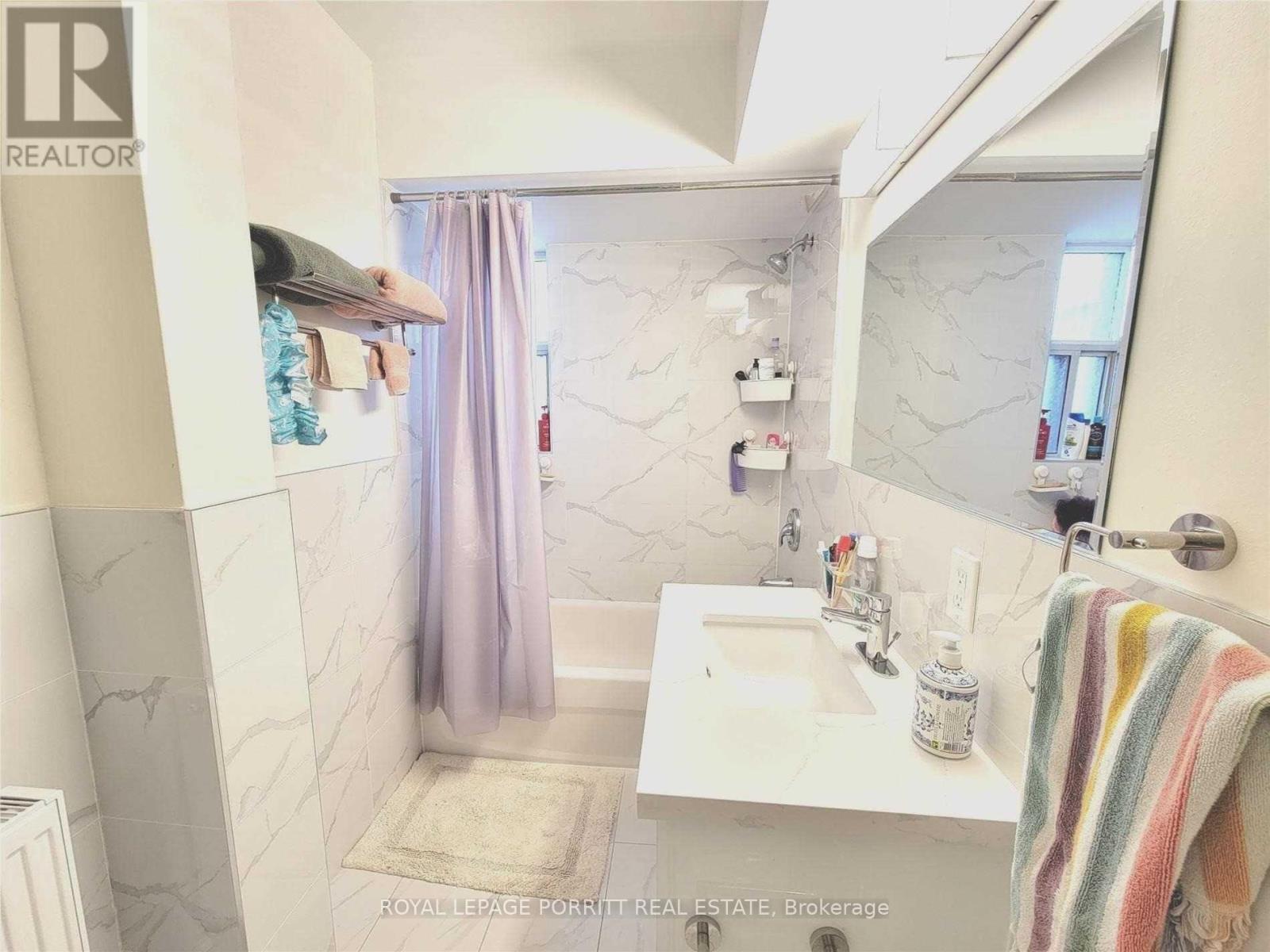 












2 - 3523 LAKE SHORE BOULEVARD W

,
Toronto,




Ontario
M8W1N5

