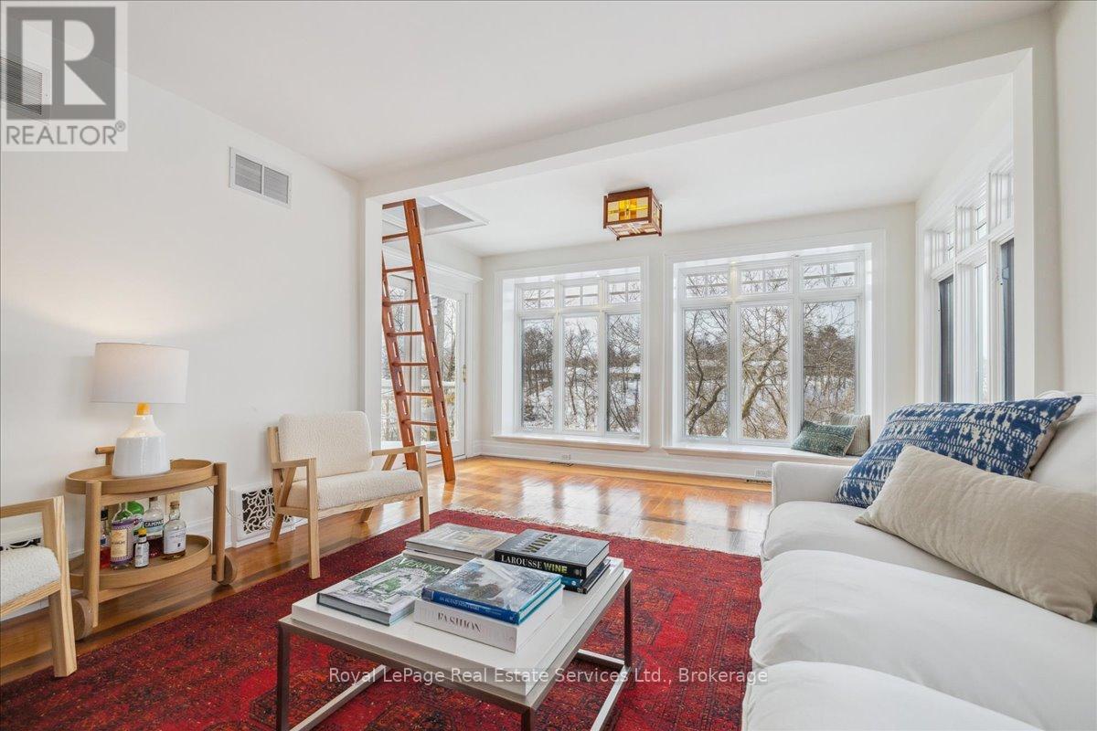 












213 RANDALL STREET

,
Oakville (OO Old Oakville),




Ontario
L6J1P5

