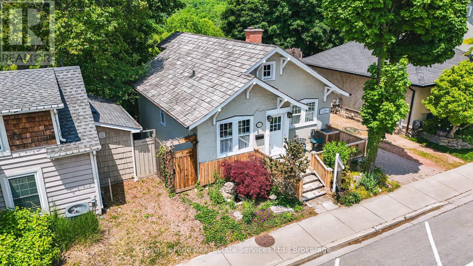 












213 RANDALL STREET

,
Oakville (OO Old Oakville),




Ontario
L6J1P5

