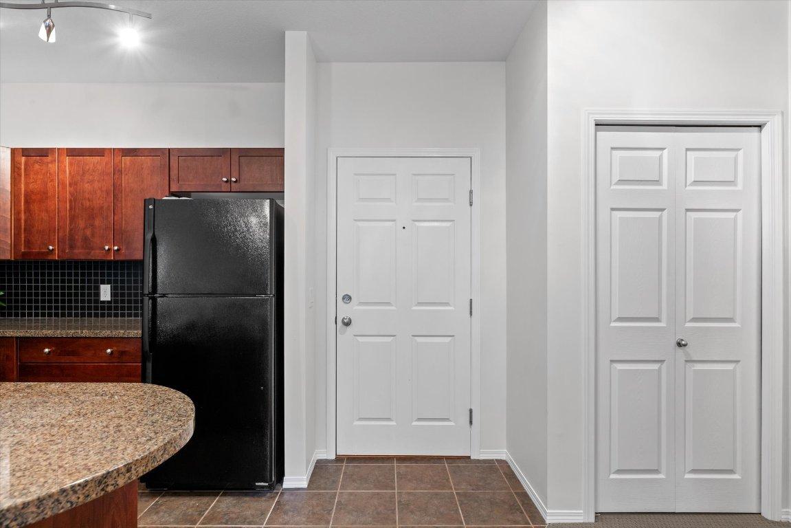 









1875


Country Club

Drive, 1317,
Kelowna,




BC
V1V 2W7


