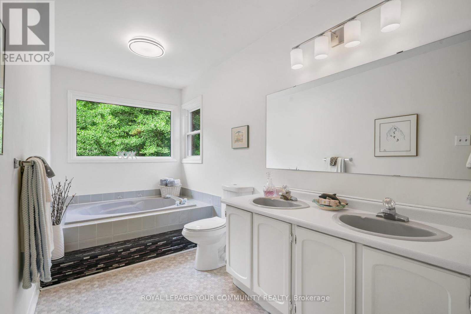 












209 TAMARAC TRAIL

,
Aurora,




Ontario
L4G5V9

