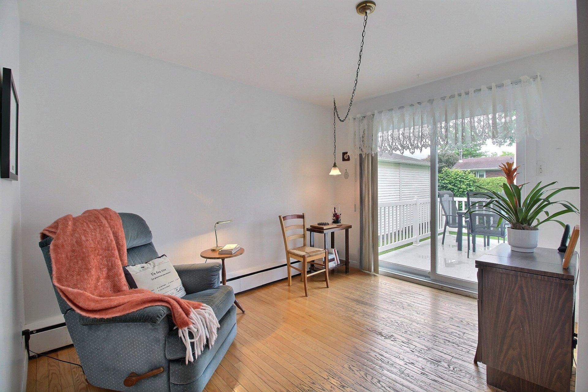 









970


Rue St-Luc

,
Magog,




QC
J1X2X6

