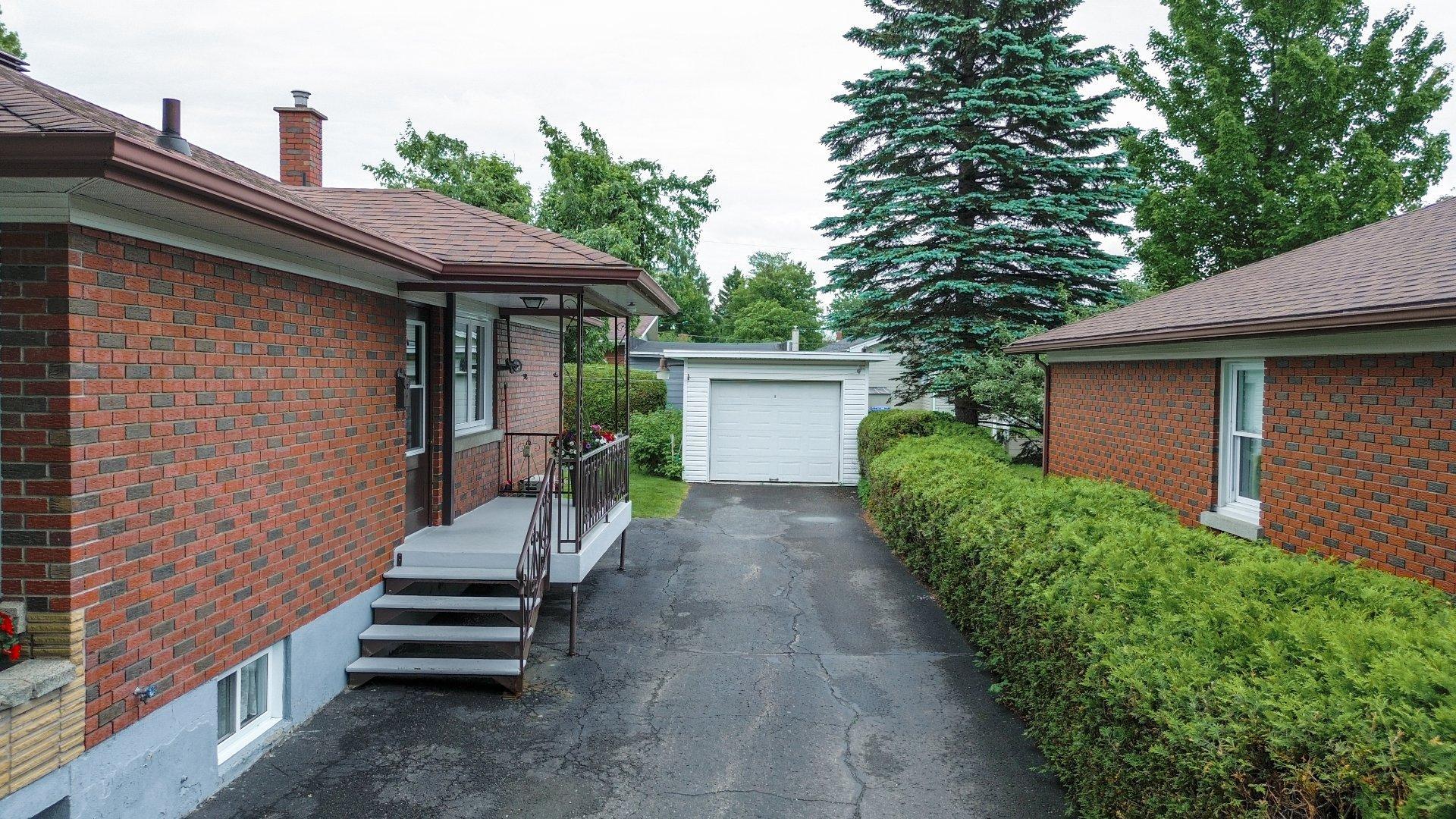 









970


Rue St-Luc

,
Magog,




QC
J1X2X6

