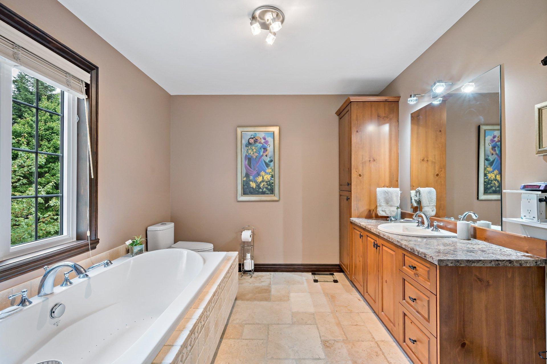 









545


Rue Émond

,
Mont-Tremblant,




QC
J8E2M4

