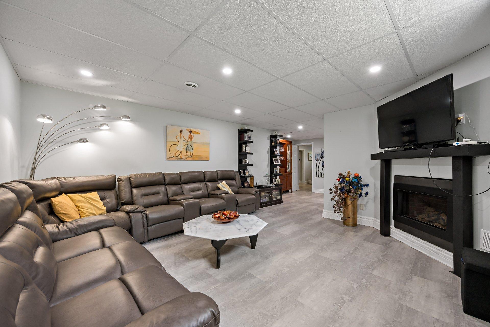 









545


Rue Émond

,
Mont-Tremblant,




QC
J8E2M4

