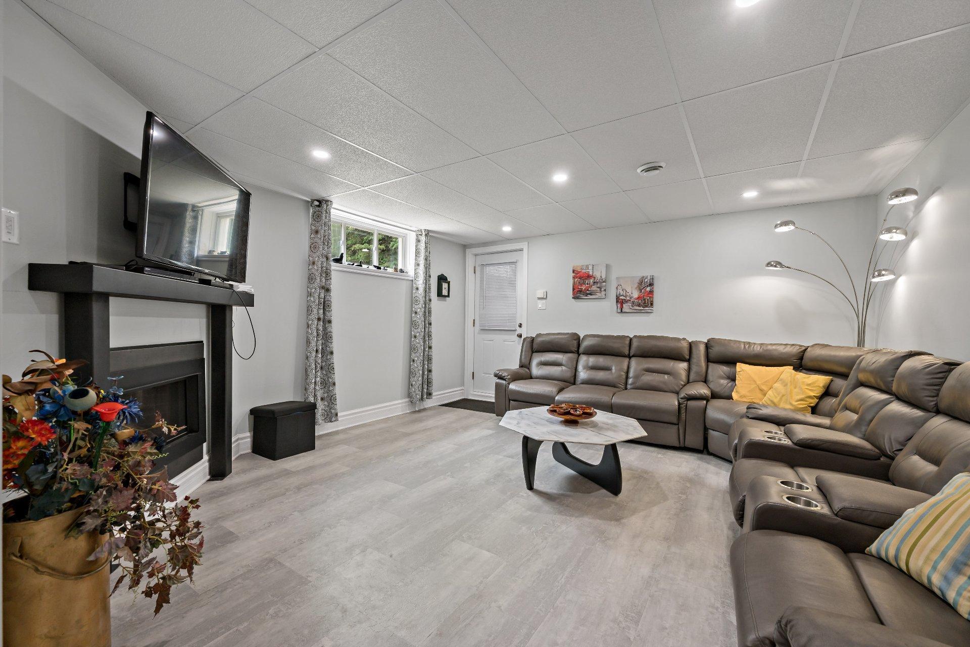 









545


Rue Émond

,
Mont-Tremblant,




QC
J8E2M4

