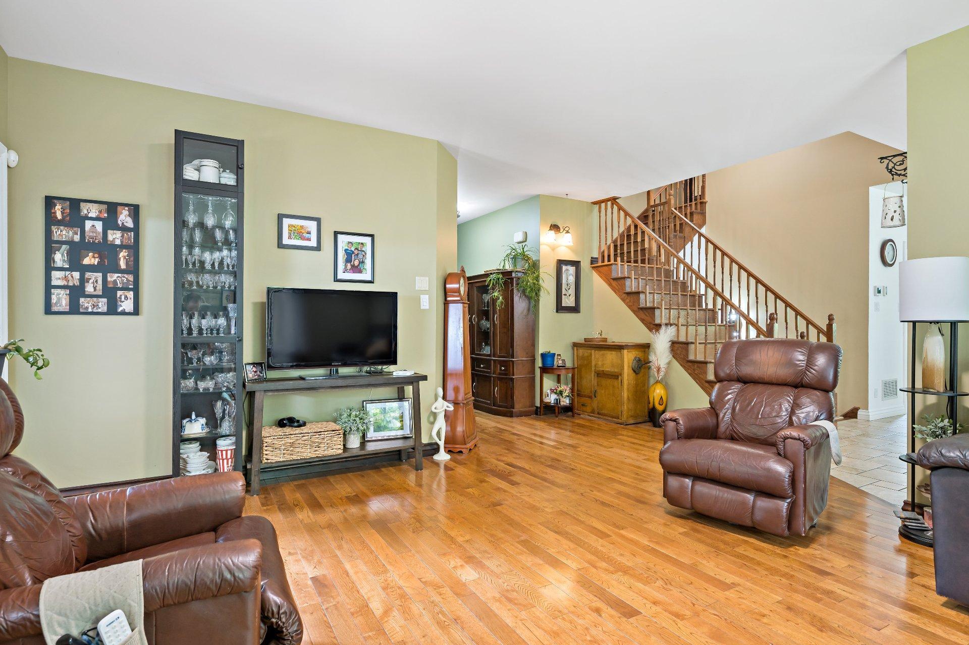









545


Rue Émond

,
Mont-Tremblant,




QC
J8E2M4

