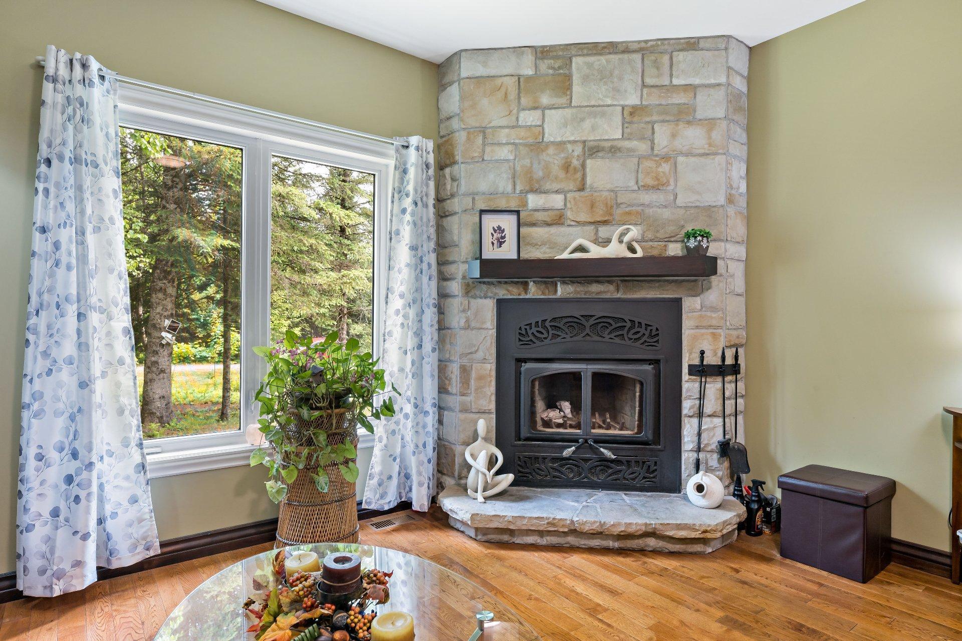 









545


Rue Émond

,
Mont-Tremblant,




QC
J8E2M4

