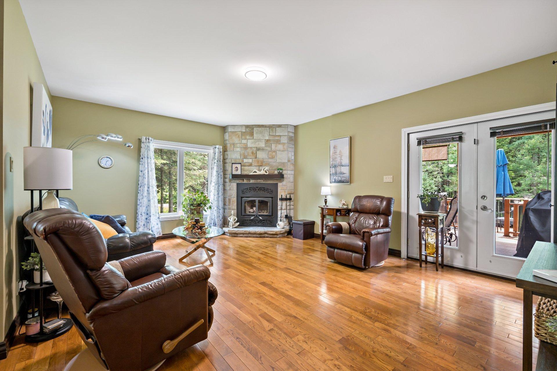 









545


Rue Émond

,
Mont-Tremblant,




QC
J8E2M4

