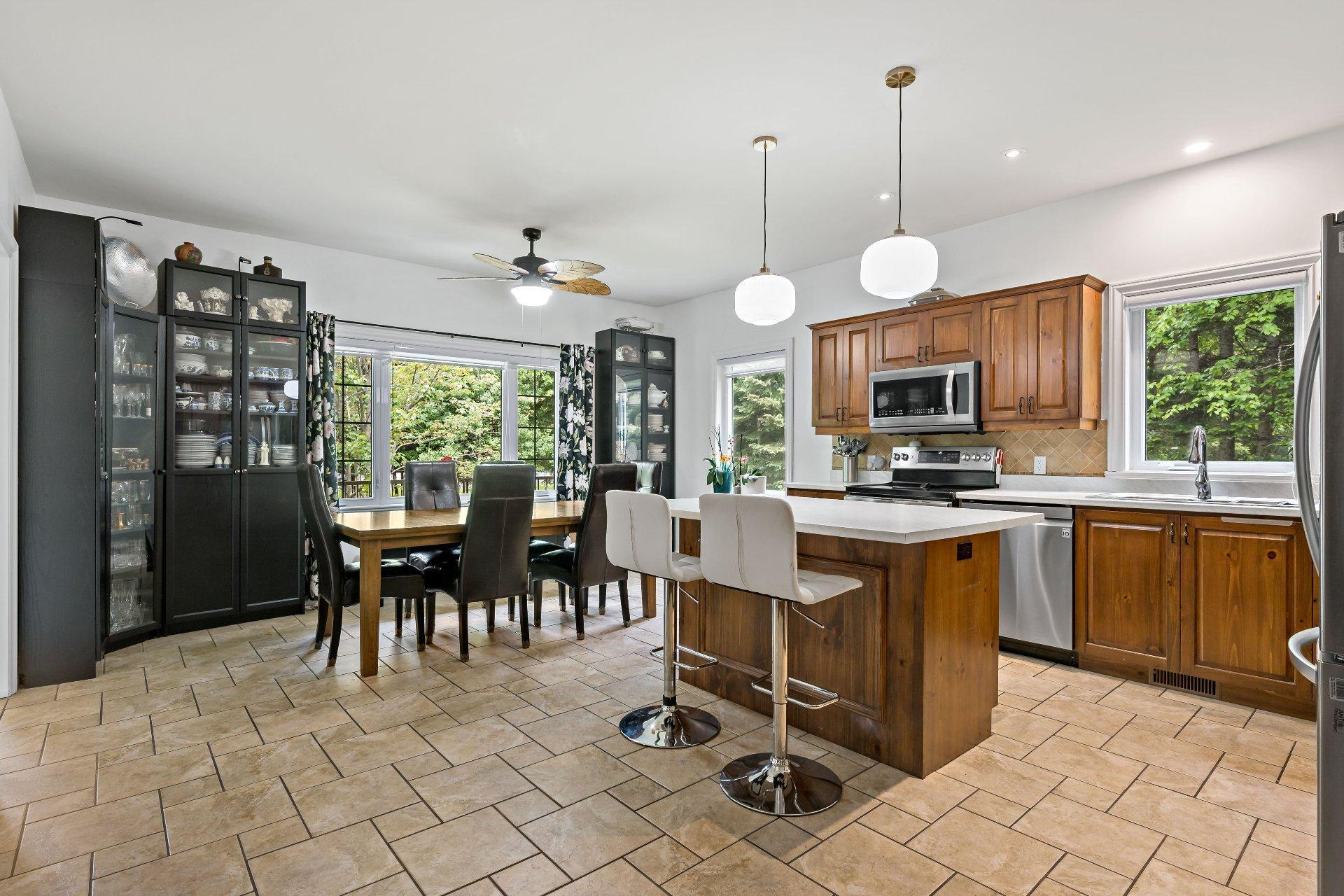 









545


Rue Émond

,
Mont-Tremblant,




QC
J8E2M4

