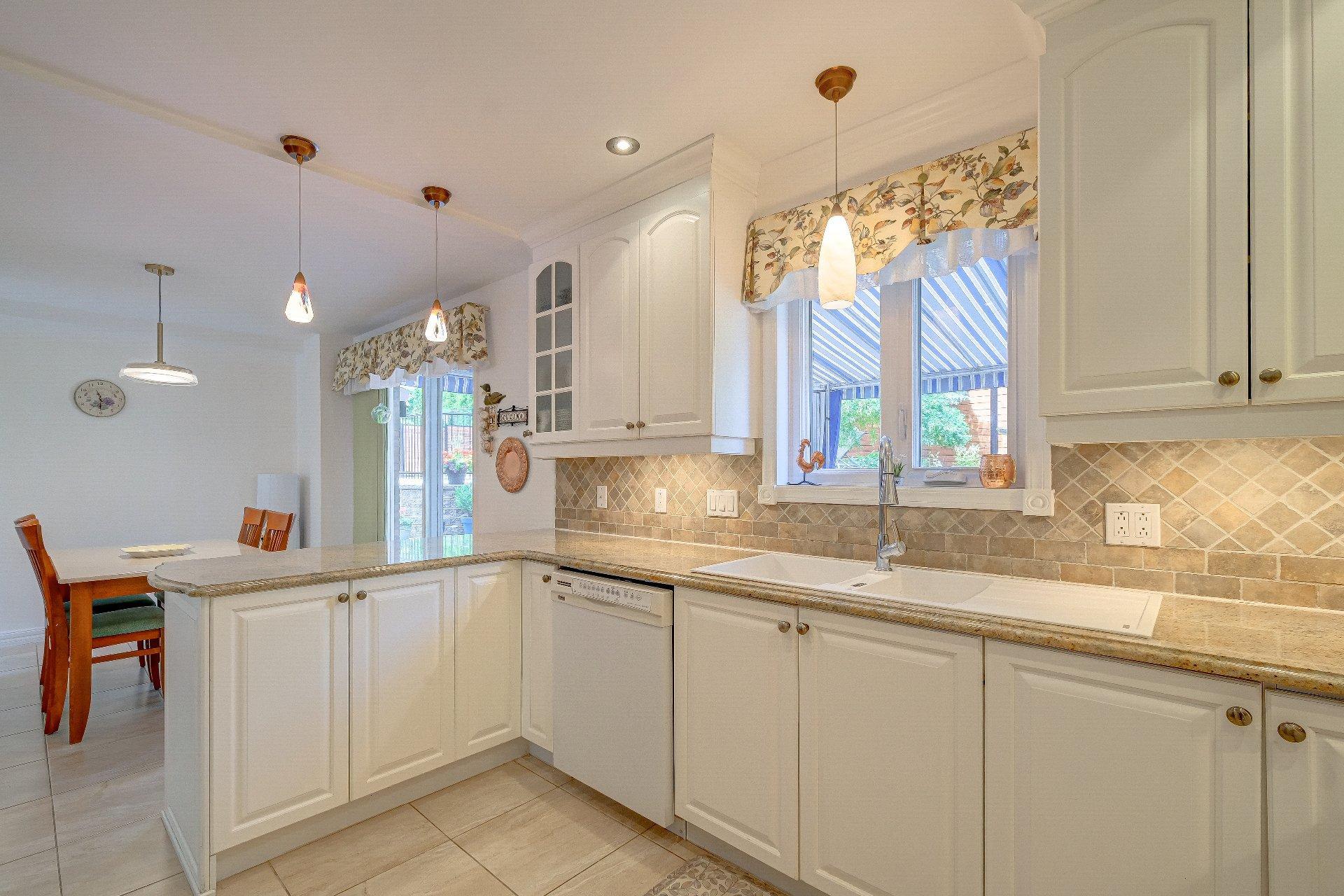 









481


Rue des Merisiers

,
Saint-Bruno-de-Montarville,




QC
J3V6M4

