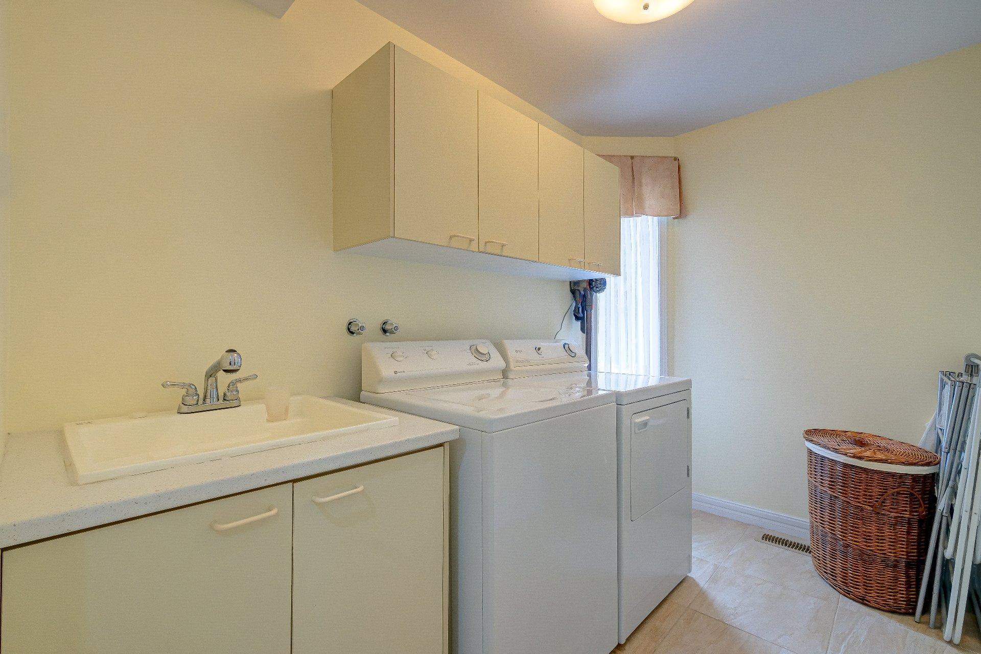 









481


Rue des Merisiers

,
Saint-Bruno-de-Montarville,




QC
J3V6M4

