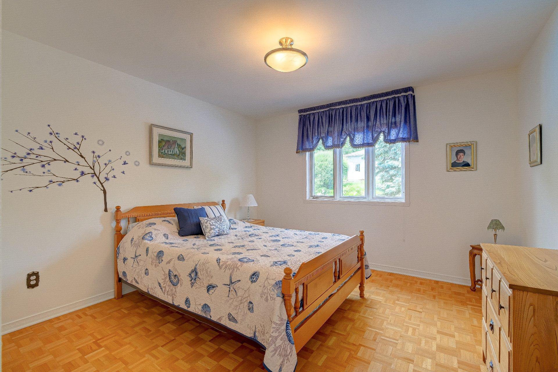 









481


Rue des Merisiers

,
Saint-Bruno-de-Montarville,




QC
J3V6M4

