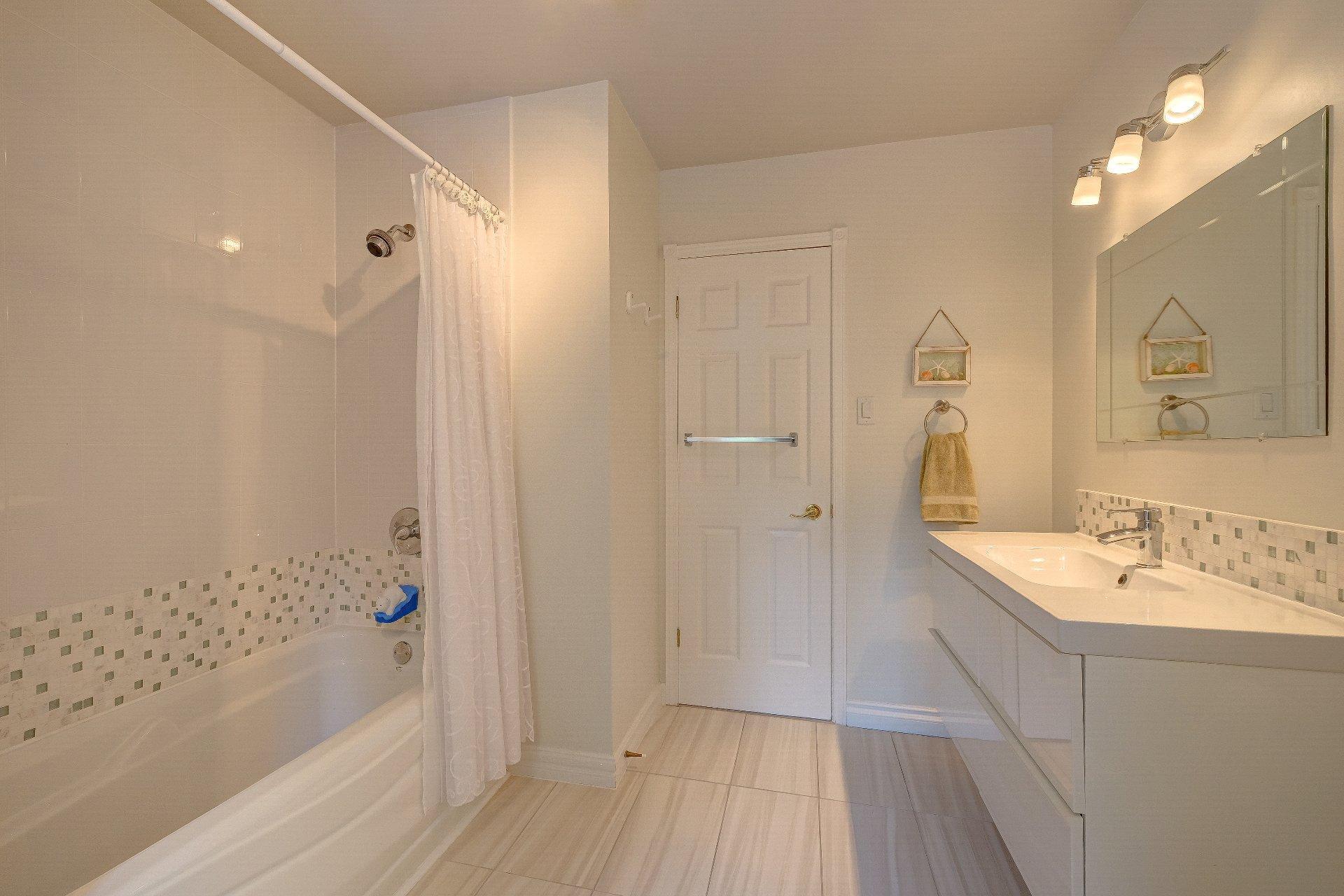 









481


Rue des Merisiers

,
Saint-Bruno-de-Montarville,




QC
J3V6M4

