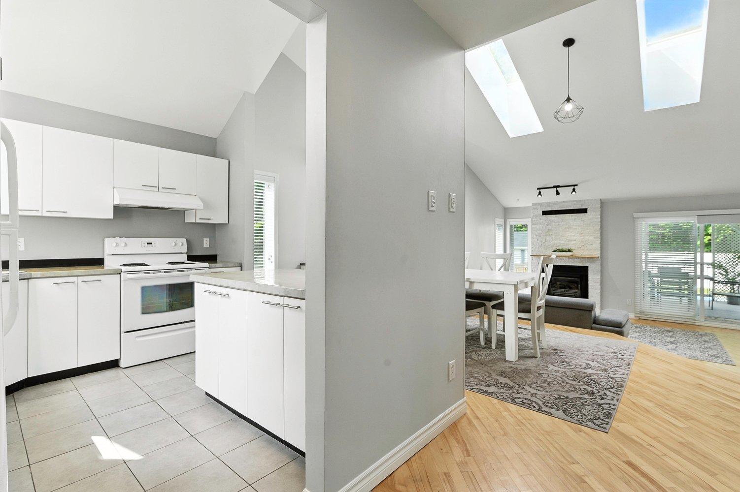 









3240


Rue Bolduc

,
Boisbriand,




QC
J7H1G7

