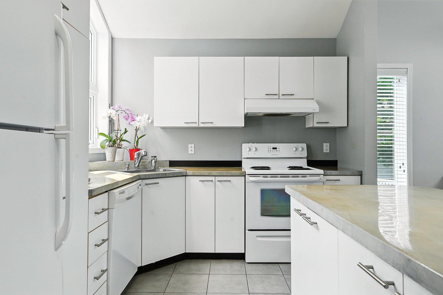 









3240


Rue Bolduc

,
Boisbriand,




QC
J7H1G7

