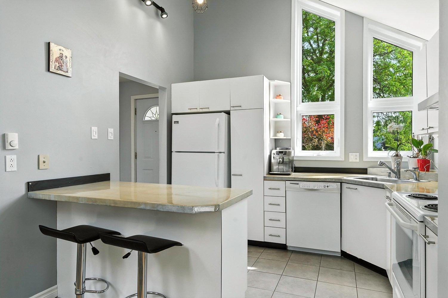 









3240


Rue Bolduc

,
Boisbriand,




QC
J7H1G7

