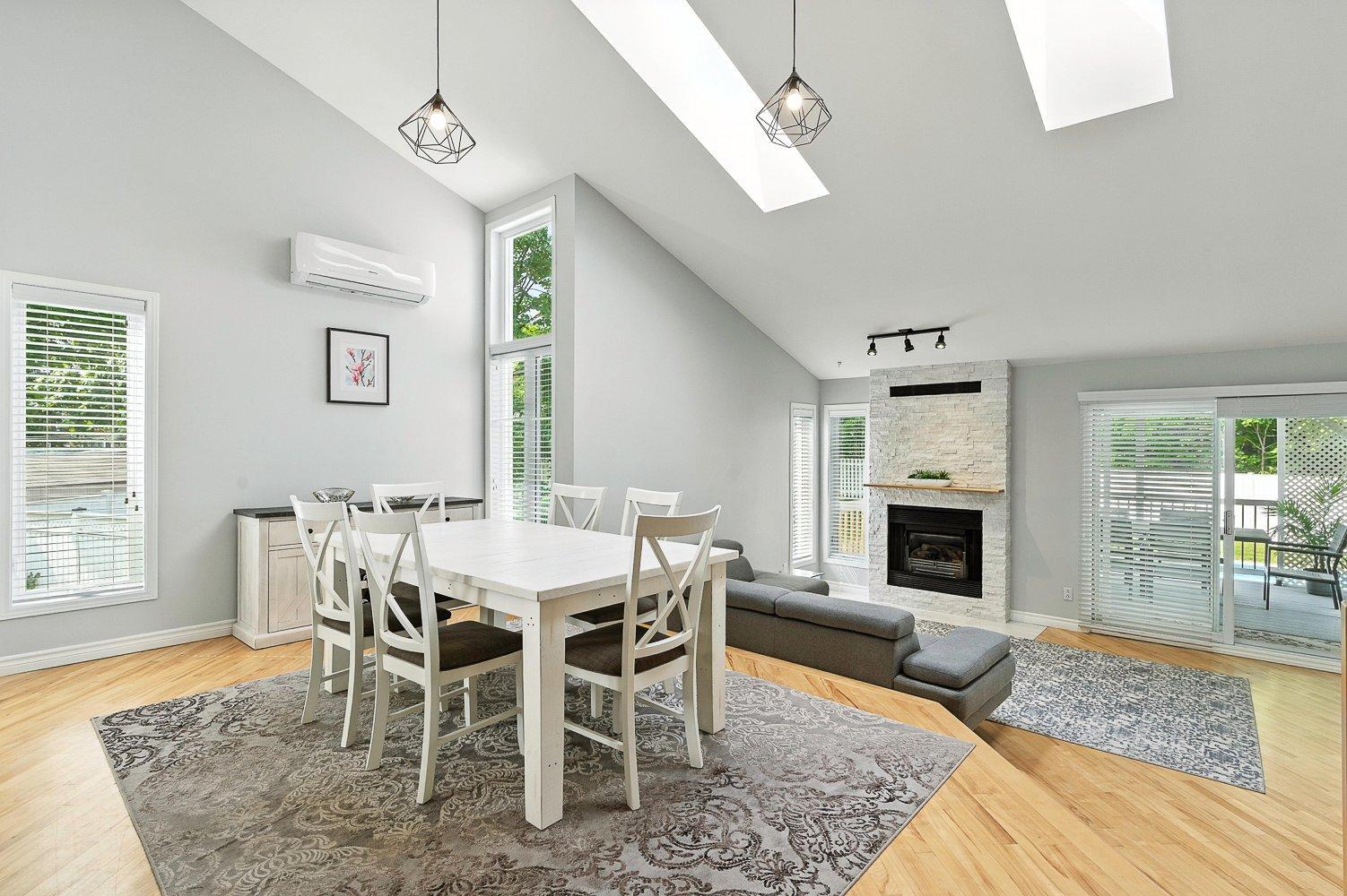 









3240


Rue Bolduc

,
Boisbriand,




QC
J7H1G7

