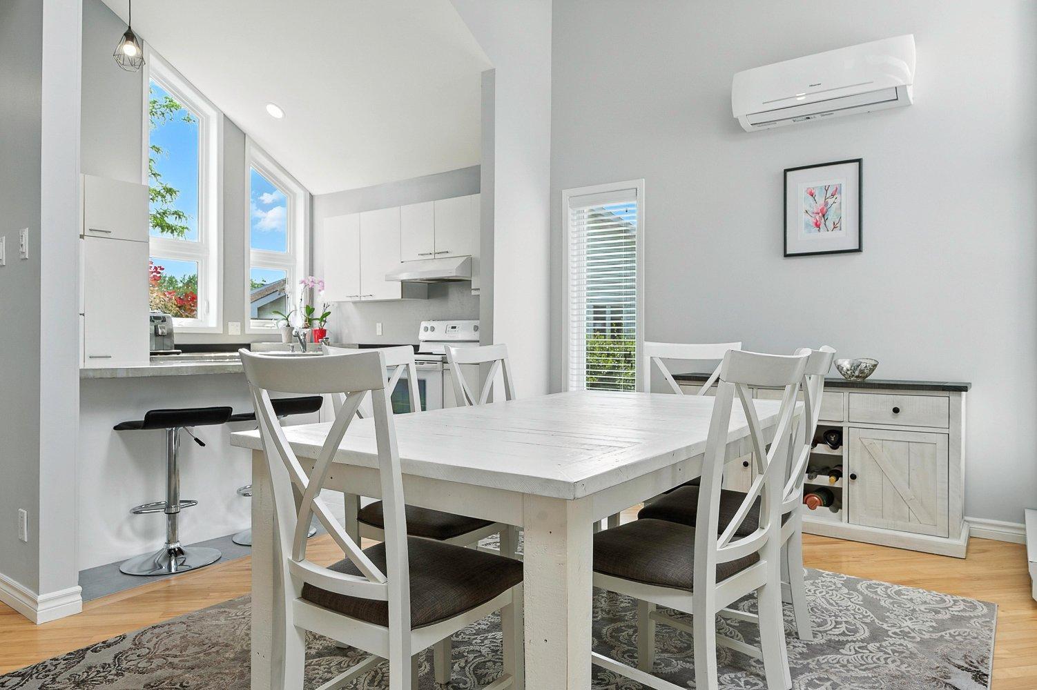 









3240


Rue Bolduc

,
Boisbriand,




QC
J7H1G7

