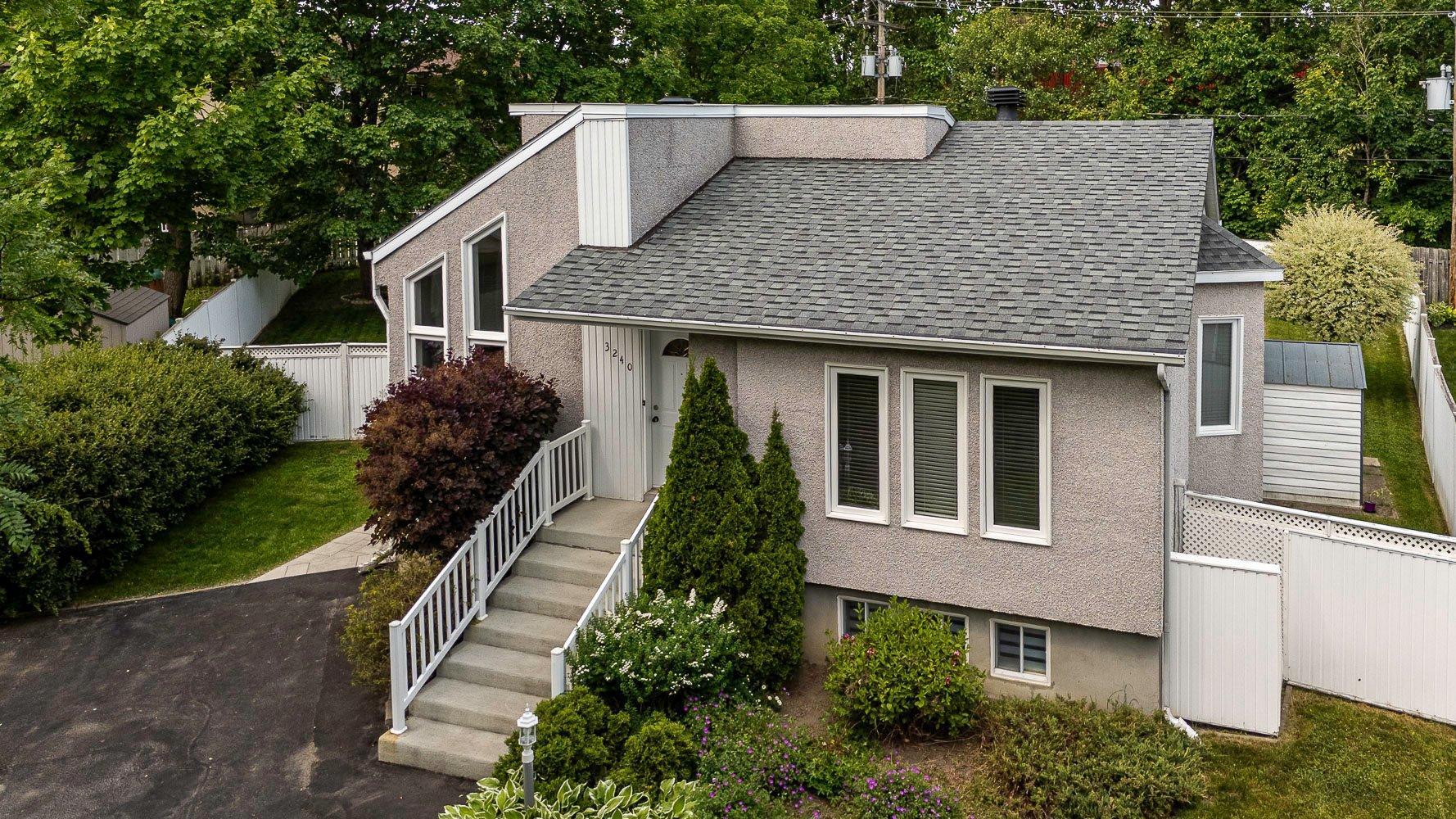 









3240


Rue Bolduc

,
Boisbriand,




QC
J7H1G7

