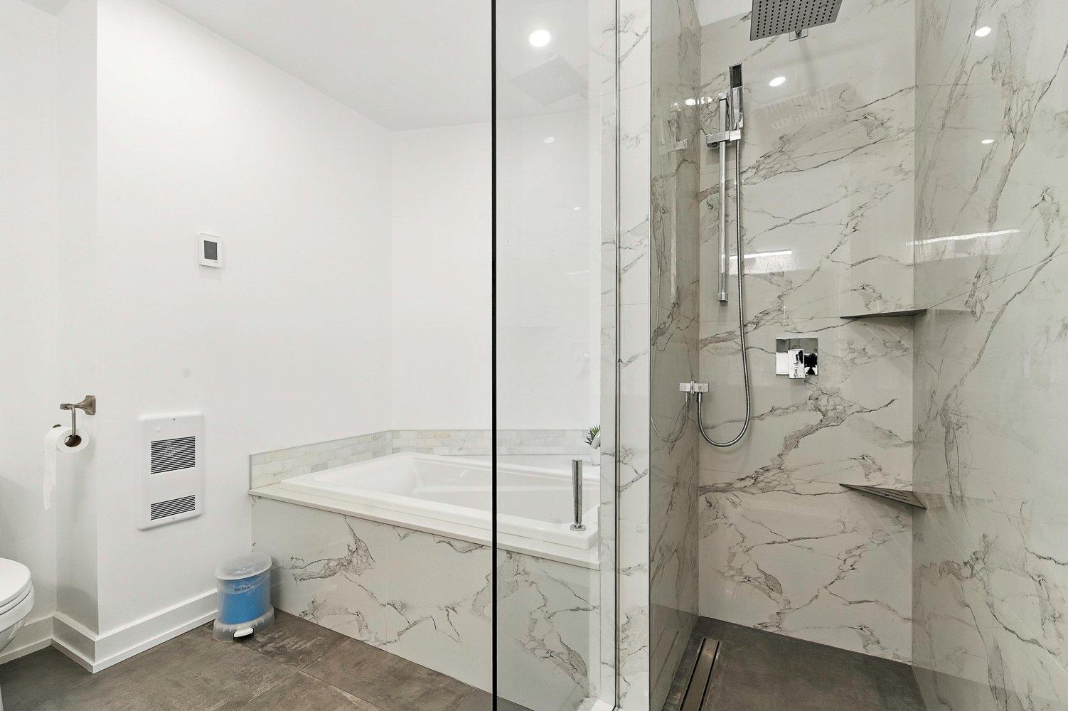 









3240


Rue Bolduc

,
Boisbriand,




QC
J7H1G7

