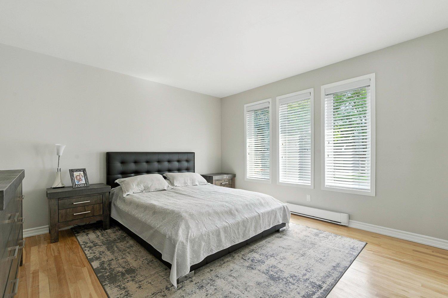 









3240


Rue Bolduc

,
Boisbriand,




QC
J7H1G7

