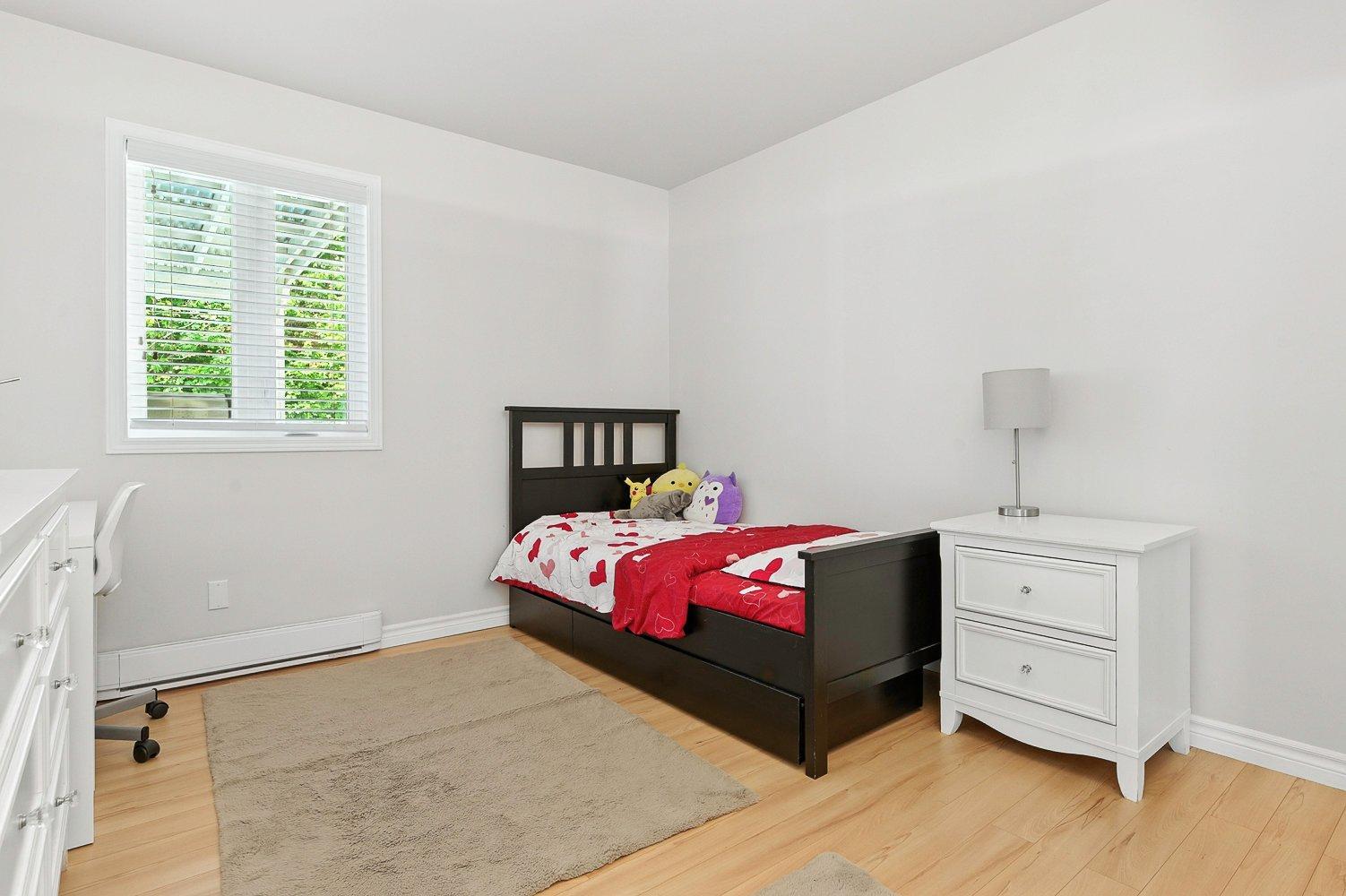 









3240


Rue Bolduc

,
Boisbriand,




QC
J7H1G7

