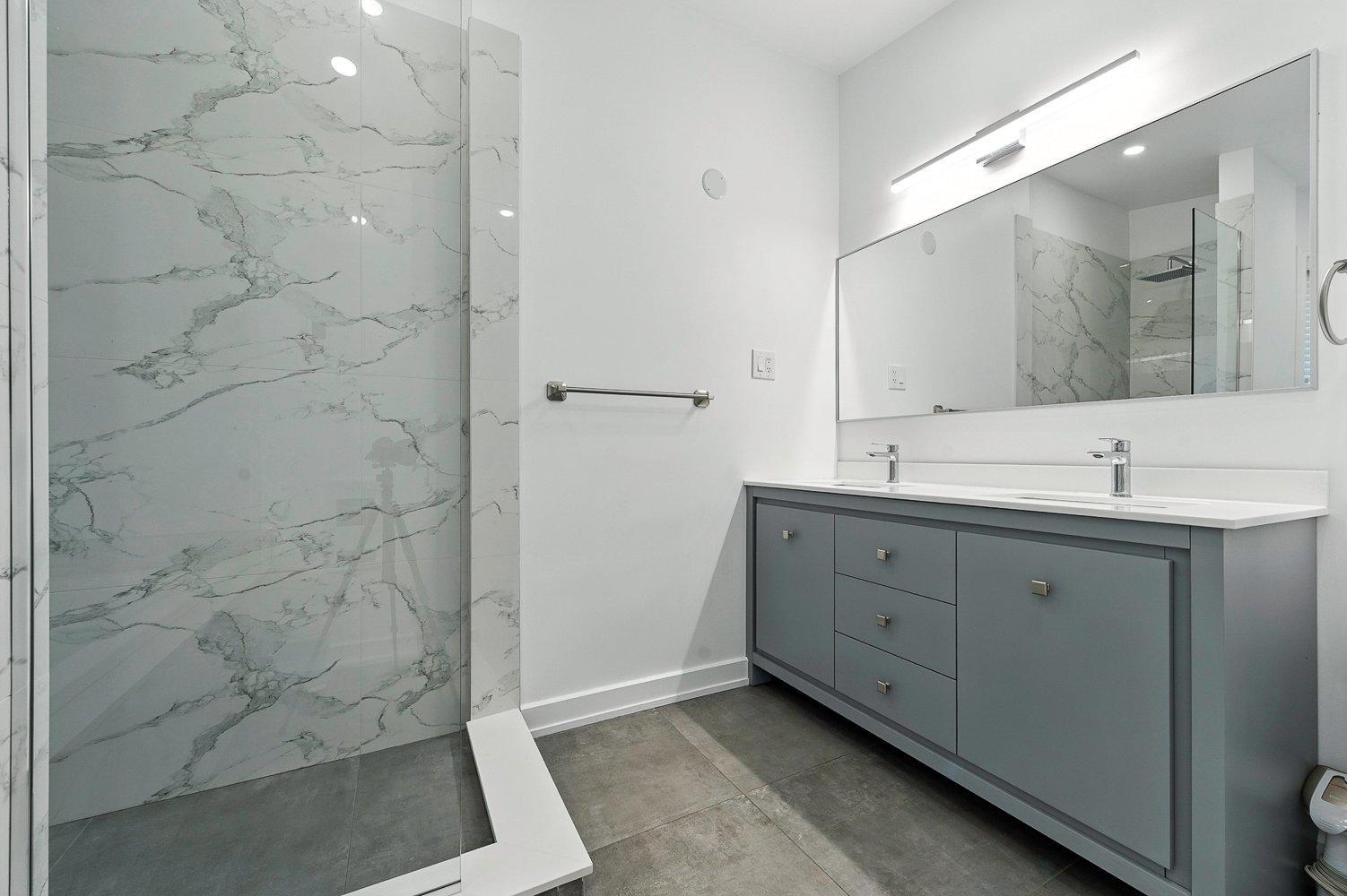 









3240


Rue Bolduc

,
Boisbriand,




QC
J7H1G7

