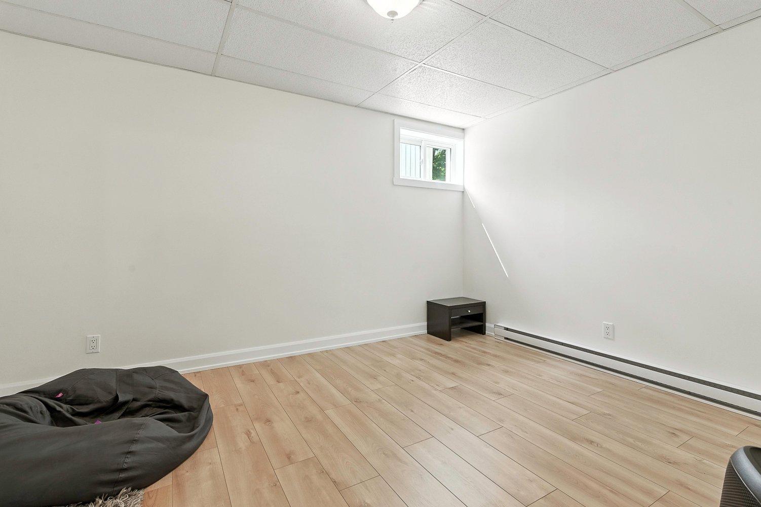 









3240


Rue Bolduc

,
Boisbriand,




QC
J7H1G7

