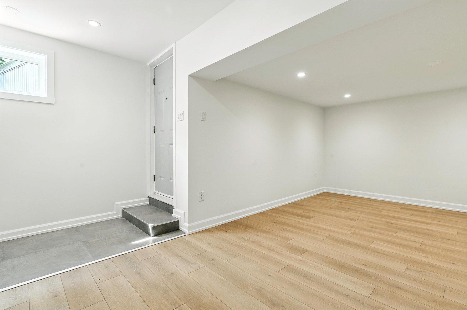 









3240


Rue Bolduc

,
Boisbriand,




QC
J7H1G7

