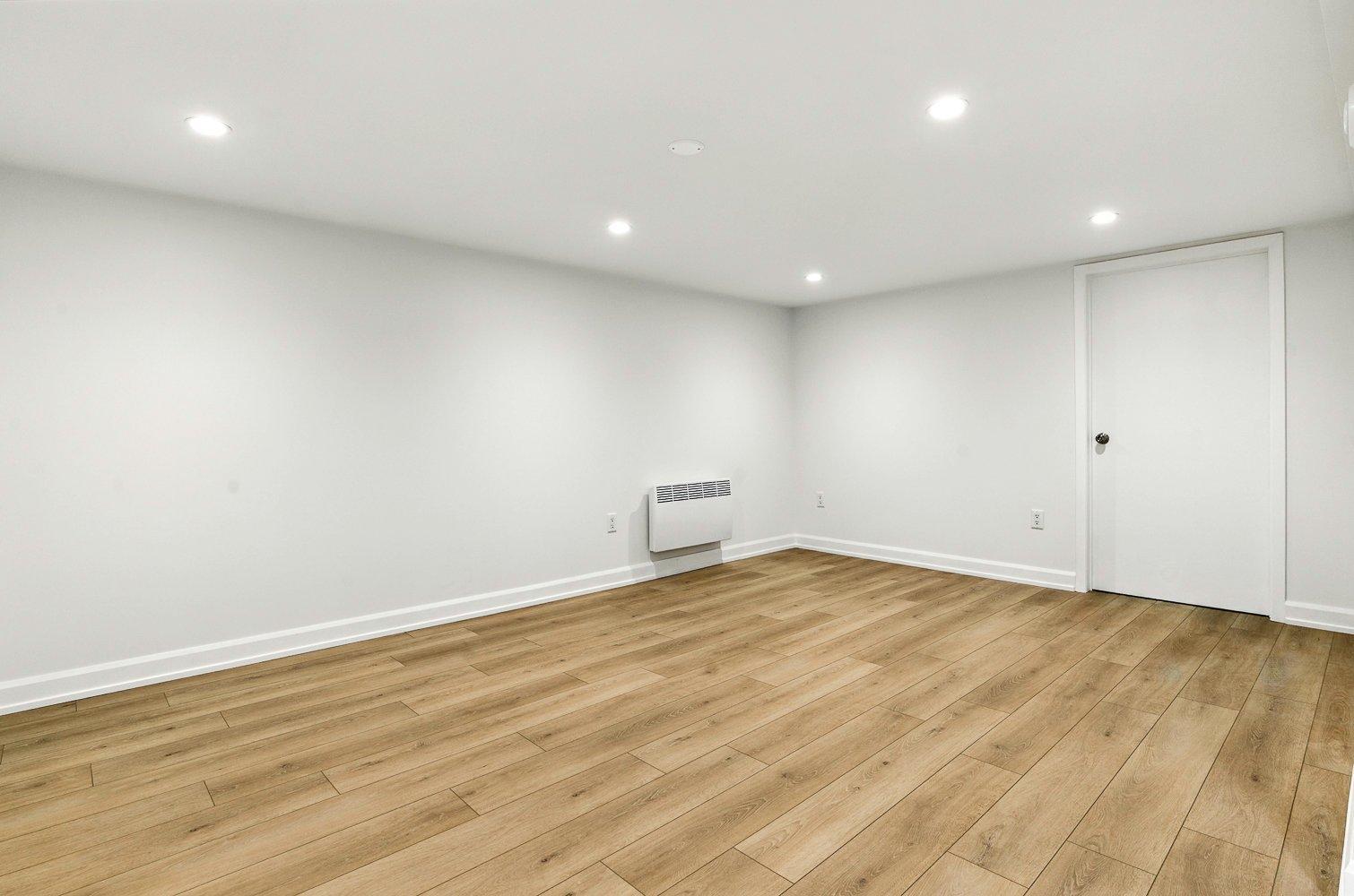 









3240


Rue Bolduc

,
Boisbriand,




QC
J7H1G7

