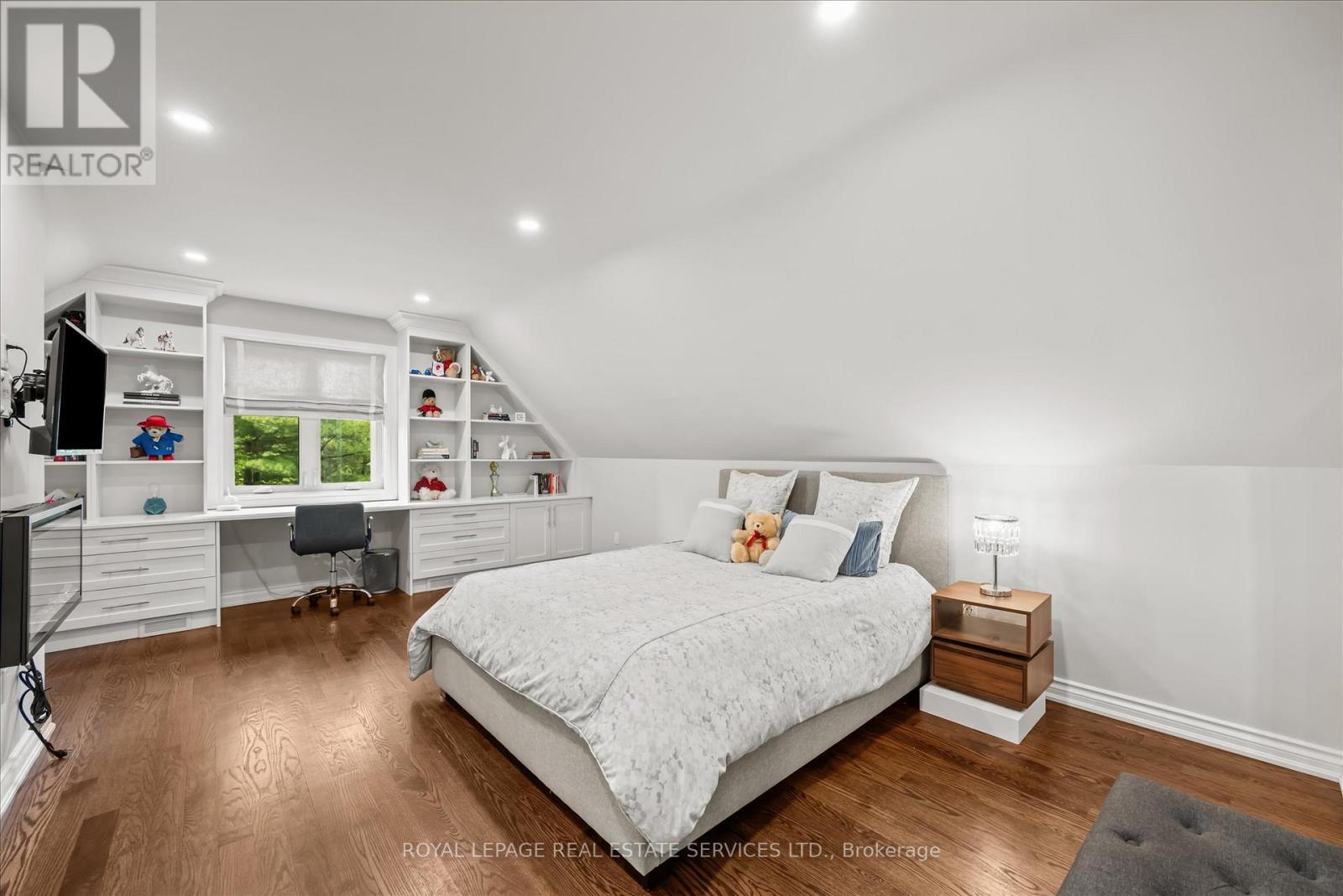 












2315 8 SIDEROAD

,
Burlington,




Ontario
L7P0M5

