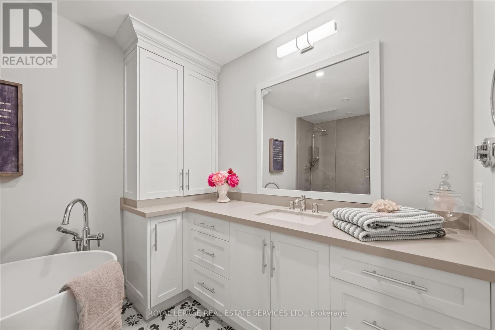 












2315 8 SIDEROAD

,
Burlington,




Ontario
L7P0M5

