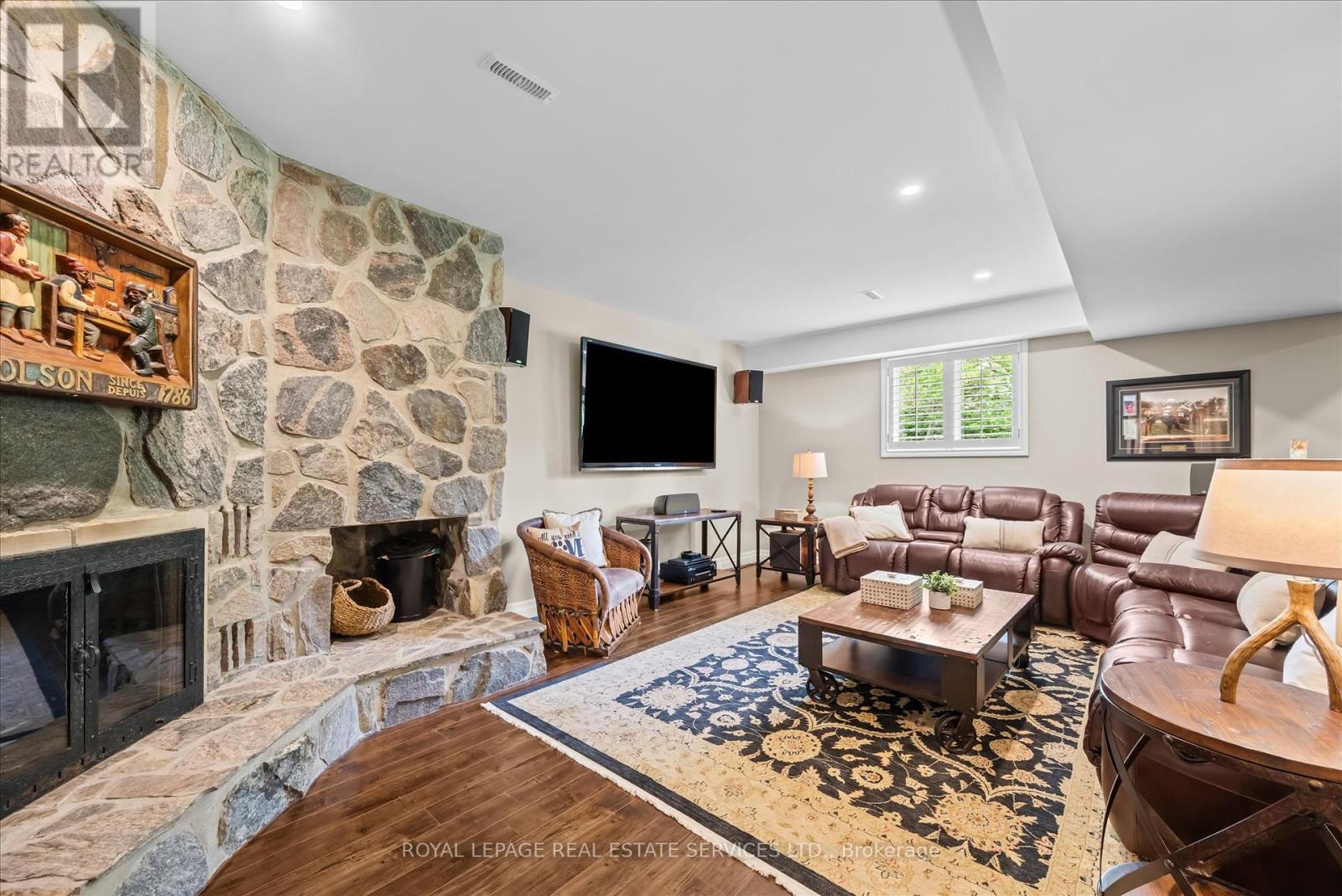 












2315 8 SIDEROAD

,
Burlington,




Ontario
L7P0M5

