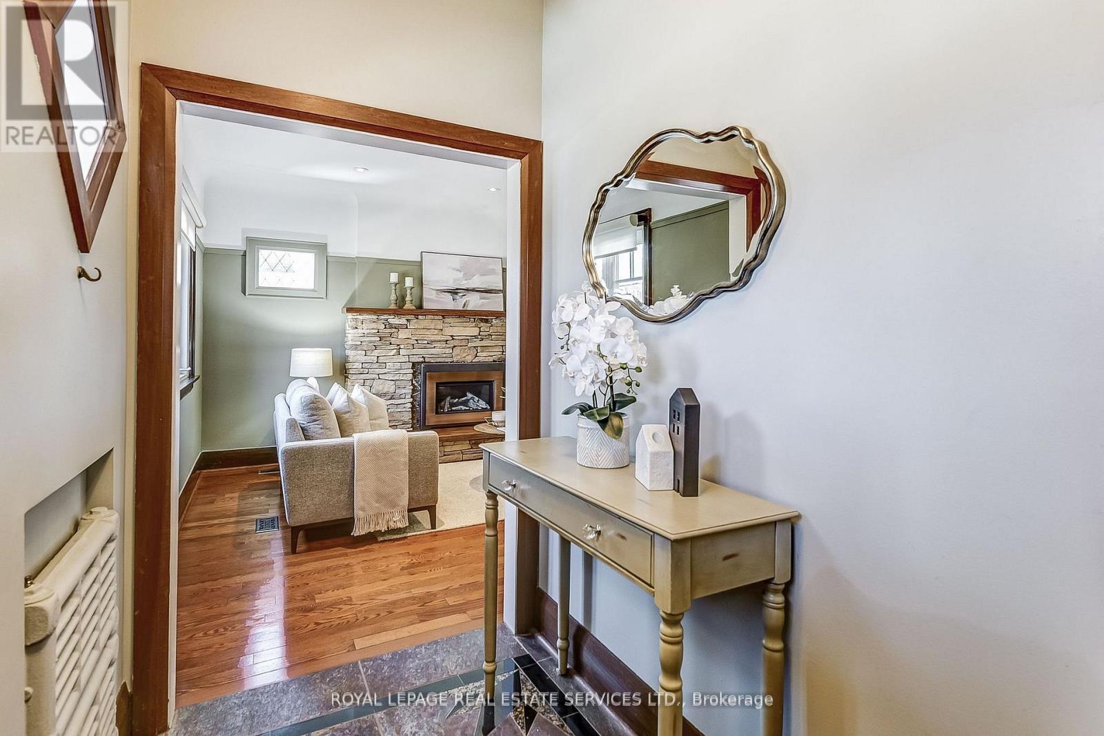 












157 COLBECK STREET

,
Toronto,




Ontario
M6S1V8

