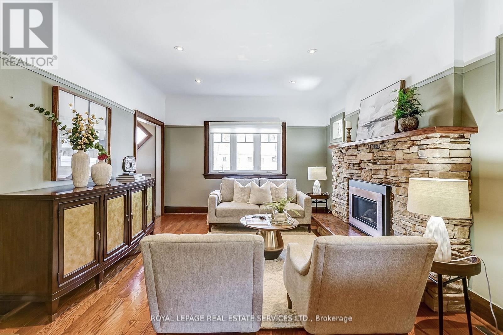 












157 COLBECK STREET

,
Toronto,




Ontario
M6S1V8

