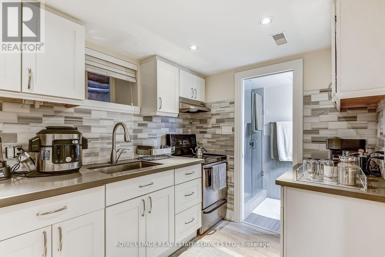 












157 COLBECK STREET

,
Toronto,




Ontario
M6S1V8

