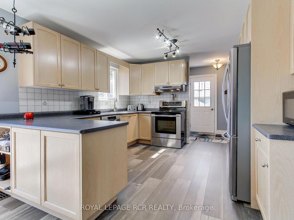 









6


Buce

Avenue,
Bradford West Gwillimbury,




ON
L3Z 2C4

